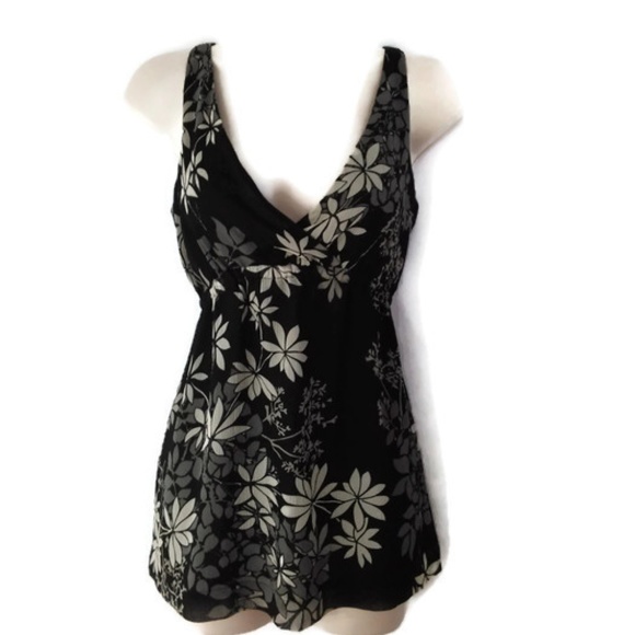 New York & Company Tops - NWT New York & Co. Black White Sleeveless V Top S